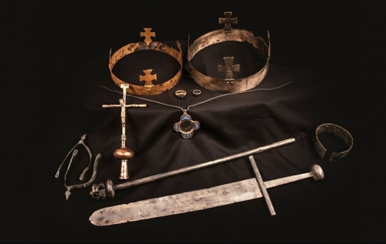 Teste Fehérvárott nyugszik - tárlatvezetés a III. Béla életét bemutató kiállításon